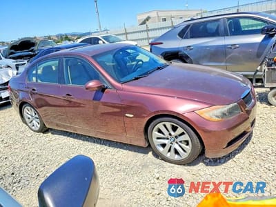 Czwarte zdjęcie samochodu z boku: 2006 BMW 325 I VIN:WBAVB135X6KX51792 - miniatura