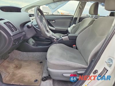 Zdjęcie 7 z 12 samochodu: 2015 TOYOTA PRIUS TWO VIN:JTDKN3DU8F1969248 - miniatura
