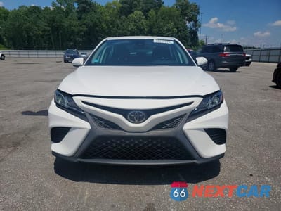 Piąte zdjęcie samochodu w środku: 2020 TOYOTA CAMRY SE VIN:4T1G11AK2LU347422 - miniatura