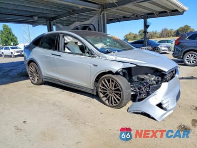 Czwarte zdjęcie samochodu z boku: 2016 TESLA MODEL X VIN:5YJXCBE20GF021180 - miniatura