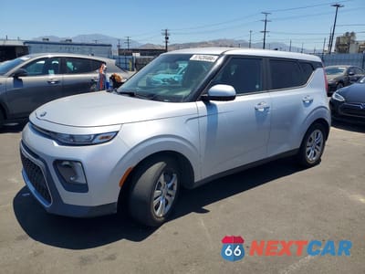 2020 KIA SOUL LX KNDJ23AU1L7116336 - główne zdjęcie licytacji z USA - miniatura