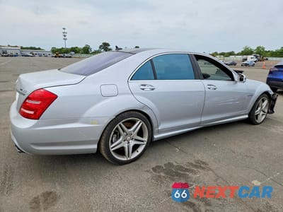 Trzecie zdjęcie samochodu z tyłu: 2010 MERCEDES-BENZ S 63 AMG VIN:WDDNG7HB9AA295908 - miniatura