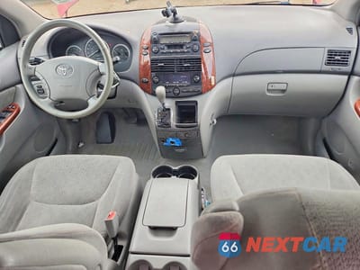 Zdjęcie 8 z 13 samochodu: 2004 TOYOTA SIENNA XLE 7 PASSENGER VIN:5TDZA22C64S094041 - miniatura