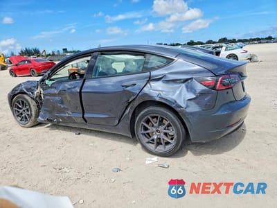 Drugie zdjęcie samochodu z przodu: 2023 TESLA MODEL 3 VIN:5YJ3E1EA7PF697474 - miniatura