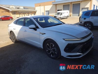 Czwarte zdjęcie samochodu z boku: 2025 HYUNDAI SONATA SEL VIN:KMHL64JAXSA493706 - miniatura