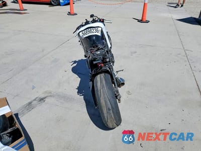 Czwarte zdjęcie samochodu z boku: 2006 YAMAHA YZFR6 L VIN:JYARJ12E76A002426 - miniatura
