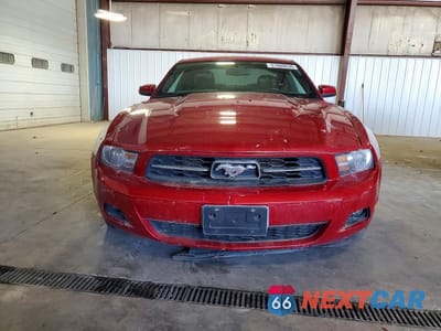 Piąte zdjęcie samochodu w środku: 2010 FORD MUSTANG VIN:1ZVBP8ANXA5153838 - miniatura