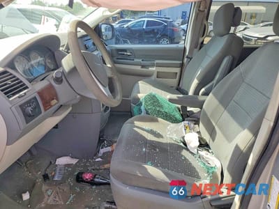 Zdjęcie 7 z 13 samochodu: 2010 CHRYSLER TOWN & COUNTRY LX VIN:2A4RR2D10AR387579 - miniatura