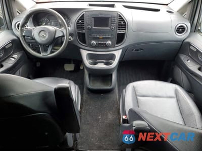 Zdjęcie 8 z 13 samochodu: 2016 MERCEDES-BENZ METRIS VIN:WD4PG2EE4G3086454 - miniatura