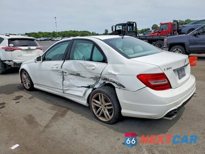 Drugie zdjęcie samochodu z przodu: 2013 MERCEDES-BENZ C 300 4MATIC VIN:WDDGF8AB1DR281275 - miniatura