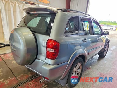 Trzecie zdjęcie samochodu z tyłu: 2004 TOYOTA RAV4 BASE VIN:JTEHD20V340022221 - miniatura