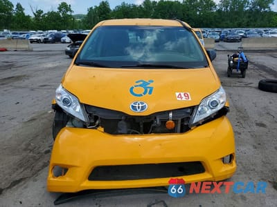 Piąte zdjęcie samochodu w środku: 2017 TOYOTA SIENNA L 7-PASSENGER VIN:5TDZZ3DC3HS844531 - miniatura