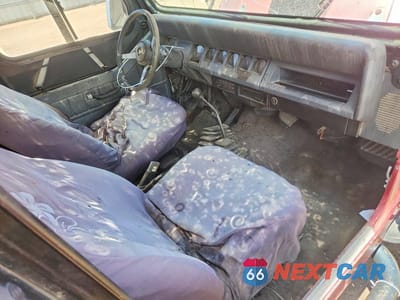 Zdjęcie 8 z 12 samochodu: 1994 JEEP WRANGLER / YJ S VIN:1J4FY19P9RP422033 - miniatura