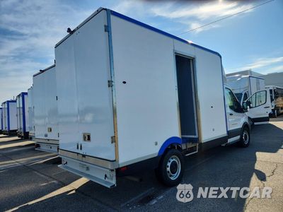 Trzecie zdjęcie samochodu z tyłu: 2022 FORD TRANSIT DELIVERY TRUCK VIN:1FDBW5Z87NKA39916 - miniatura