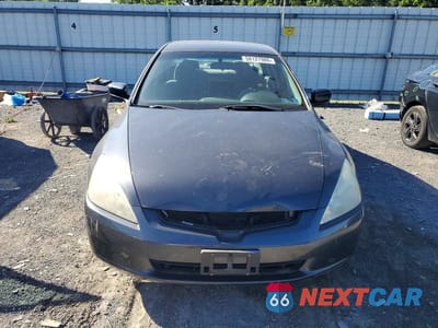 Piąte zdjęcie samochodu w środku: 2003 HONDA ACCORD LX VIN:1HGCM56393A117172 - miniatura