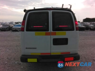 Zdjęcie 6 z 12 samochodu: 2018 CHEVROLET EXPRESS G2500 VIN:1GCWGAFP2J1183185 - miniatura
