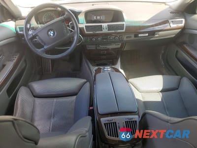 Zdjęcie 8 z 12 samochodu: 2007 BMW 750 VIN:WBAHN83557DT75151 - miniatura