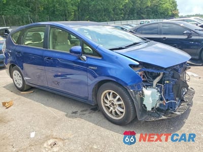 Czwarte zdjęcie samochodu z boku: 2013 TOYOTA PRIUS V THREE VIN:JTDZN3EU3D3289613 - miniatura