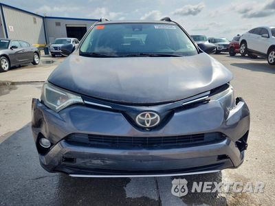 Piąte zdjęcie samochodu w środku: 2017 TOYOTA RAV4 XLE VIN:JTMWFREV9HJ710568 - miniatura