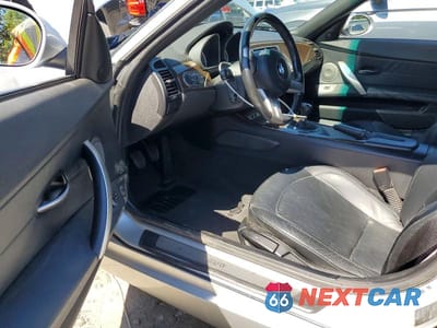 Zdjęcie 8 z 12 samochodu: 2003 BMW Z4 2.5 VIN:4USBT33483LR64522 - miniatura