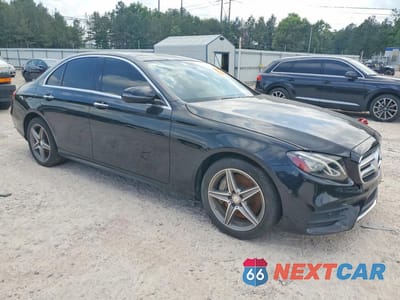 Czwarte zdjęcie samochodu z boku: 2017 MERCEDES-BENZ E 300 4MATIC VIN:WDDZF4KB8HA015031 - miniatura