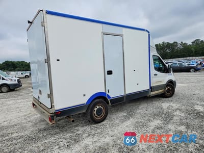 Trzecie zdjęcie samochodu z tyłu: 2023 FORD TRANSIT DELIVERY TRUCK VIN:1FDBW5Z89NKA01524 - miniatura