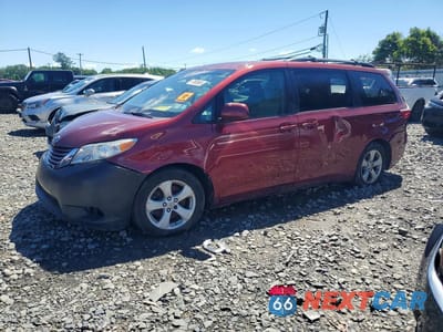 2017 TOYOTA SIENNA LE 5TDKZ3DC3HS772408 - główne zdjęcie licytacji z USA - miniatura