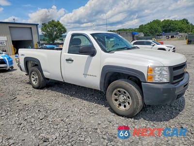 Czwarte zdjęcie samochodu z boku: 2013 CHEVROLET SILVERADO K1500 VIN:1GCNKPEA2DZ280225 - miniatura