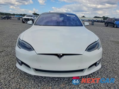 Piąte zdjęcie samochodu w środku: 2018 TESLA MODEL S VIN:5YJSA1E24JF281793 - miniatura