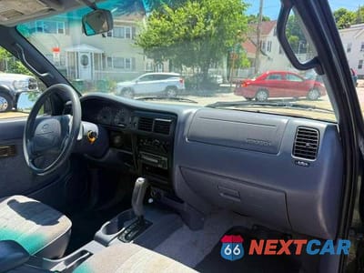 Piąte zdjęcie samochodu w środku: 1999 TOYOTA TACOMA PRERUNNER VIN:4TANM92N7XZ446588 - miniatura