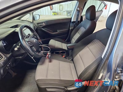 Zdjęcie 7 z 12 samochodu: 2017 KIA FORTE S VIN:3KPFL4A70HE028856 - miniatura