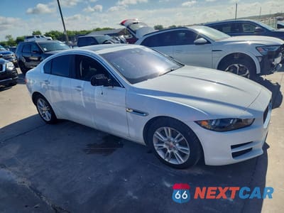 Czwarte zdjęcie samochodu z boku: 2018 JAGUAR XE PREMIUM VIN:SAJAD4FX7JCP34754 - miniatura