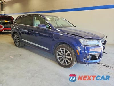 Czwarte zdjęcie samochodu z boku: 2019 AUDI Q7 PREMIUM PLUS VIN:WA1LHAF70KD024837 - miniatura
