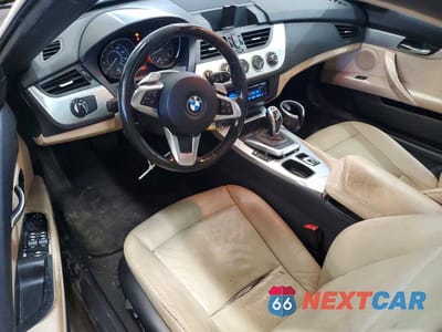 Zdjęcie 8 z 12 samochodu: 2011 BMW Z4 SDRIVE35I VIN:WBALM7C53BE382836 - miniatura