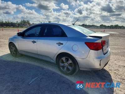 Drugie zdjęcie samochodu z przodu: 2010 KIA FORTE EX VIN:KNAFU4A21A5273276 - miniatura