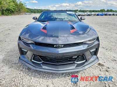 Piąte zdjęcie samochodu w środku: 2017 CHEVROLET CAMARO SS VIN:1G1FH3D70H0123457 - miniatura