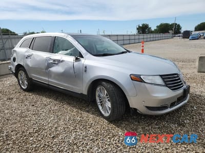 Czwarte zdjęcie samochodu z boku: 2018 LINCOLN MKT VIN:2LMHJ5AT5JBL01708 - miniatura