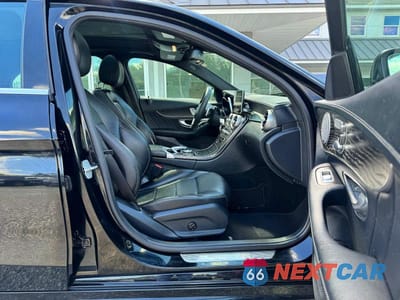 Piąte zdjęcie samochodu w środku: 2015 MERCEDES-BENZ C 300 4MATIC VIN:55SWF4KB4FU052464 - miniatura