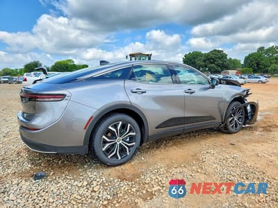 Trzecie zdjęcie samochodu z tyłu: 2026 TOYOTA CROWN XLE VIN:JTDAAAAFXT3049588 - miniatura