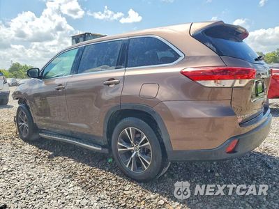 Drugie zdjęcie samochodu z przodu: 2019 TOYOTA HIGHLANDER LE VIN:5TDZZRFH3KS335574 - miniatura