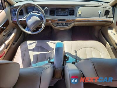 Zdjęcie 8 z 12 samochodu: 2000 MERCURY GRAND MARQUIS VIN:2MEFM74W9YX603014 - miniatura