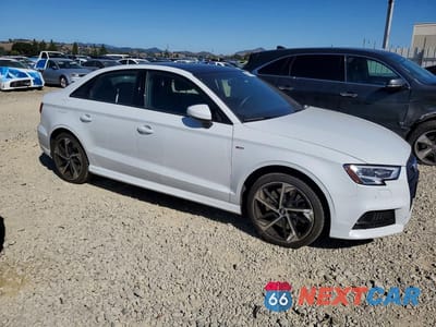 Czwarte zdjęcie samochodu z boku: 2020 AUDI A3 S-LINE PREMIUM VIN:WAUBEGFF3LA100233 - miniatura