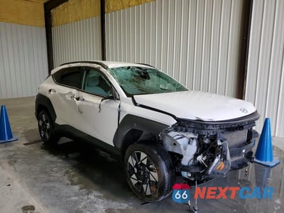 Czwarte zdjęcie samochodu z boku: 2025 HYUNDAI KONA SEL VIN:KM8HBCAB0SU337631 - miniatura