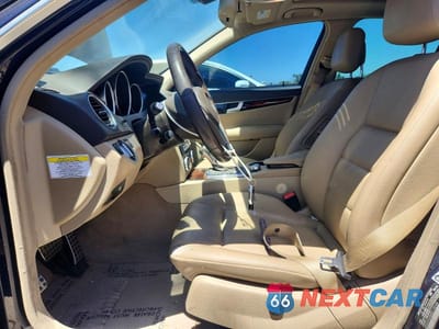 Zdjęcie 7 z 12 samochodu: 2013 MERCEDES-BENZ C 350 VIN:WDDGF5HB4DG105109 - miniatura