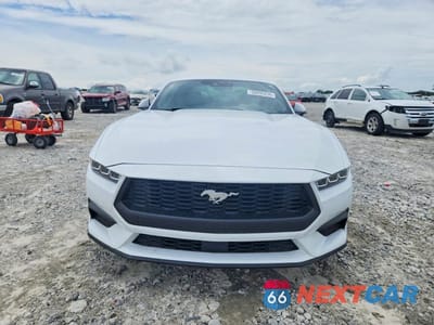 Piąte zdjęcie samochodu w środku: 2024 FORD MUSTANG VIN:1FA6P8TH4R5143402 - miniatura
