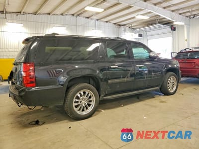 Trzecie zdjęcie samochodu z tyłu: 2014 CHEVROLET SUBURBAN K1500 LT VIN:1GNSKJE76ER102850 - miniatura