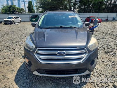 Piąte zdjęcie samochodu w środku: 2018 FORD ESCAPE SE VIN:1FMCU9GD6JUA35307 - miniatura