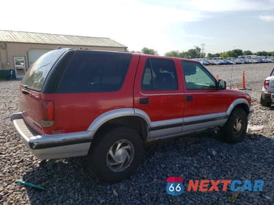 Trzecie zdjęcie samochodu z tyłu: 1996 CHEVROLET BLAZER VIN:1GNDT13W2T2247048 - miniatura