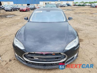 Piąte zdjęcie samochodu w środku: 2013 TESLA MODEL S VIN:5YJSA1CN9DFP06085 - miniatura