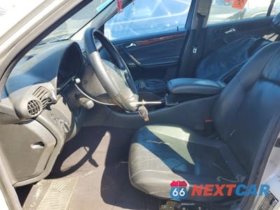 Zdjęcie 7 z 12 samochodu: 2001 MERCEDES-BENZ C 320 VIN:WDBRF64J91F051571 - miniatura